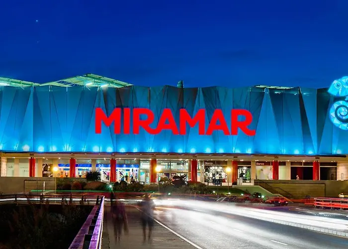 Paseo Maritimo Boliches. フエンヒロラ